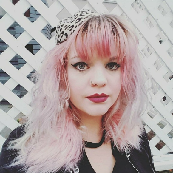 Meet your Posher, Tara - Picture 2 of 3